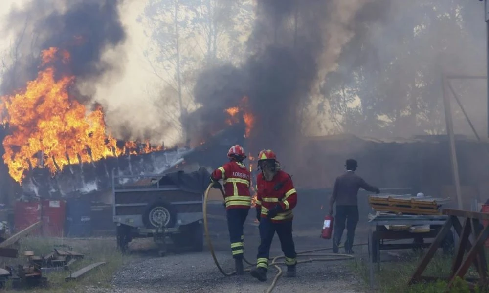 Φονικές πυρκαγιές στην Πορτογαλία: 7 νεκροί, ανάμεσά τους 3 πυροσβέστες